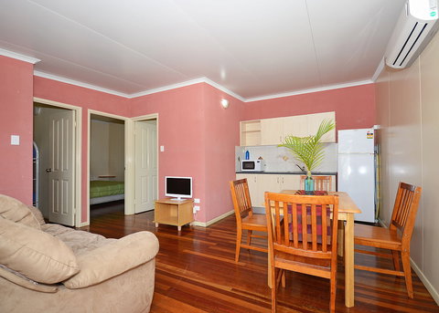 Ned Kellys Motel - New Castle Holiday 4