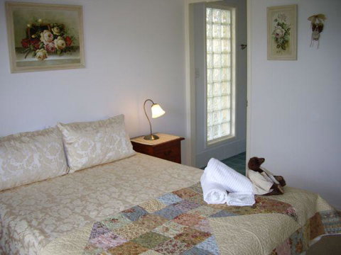 Alexander Lakeside Bed And Breakfast - New Castle Holiday 1