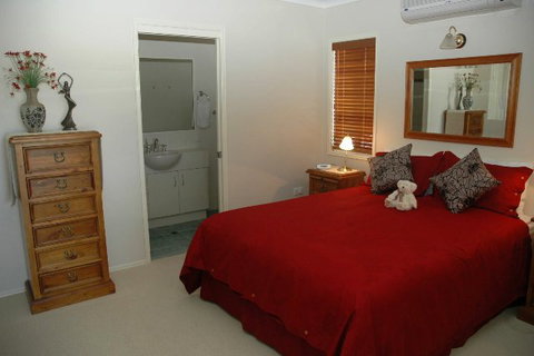 Alexander Lakeside Bed And Breakfast - New Castle Holiday 5