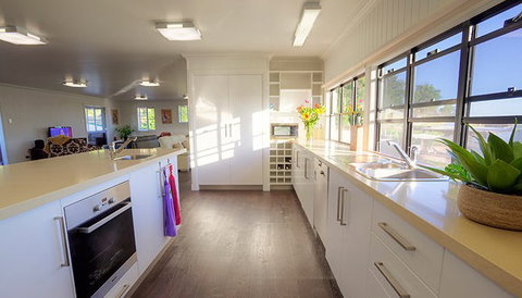 Sippers At Ballandean - New Castle Holiday 2