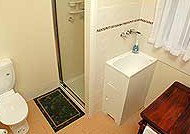 Rovers Rest Guesthouse And Studio Units - New Castle Holiday 0