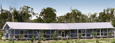 Rovers Rest Guesthouse And Studio Units - New Castle Holiday 2