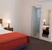 Coachmans Inn Warwick - New Castle Holiday