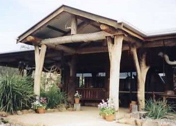The Hollow Log Country Retreat - New Castle Holiday 4
