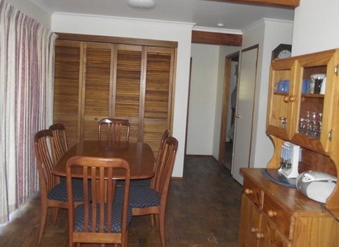 Rosella Retreat - Holiday Home - New Castle Holiday 1