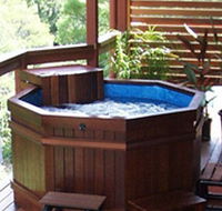 Ravensbourne Escape Tree Tops - New Castle Holiday