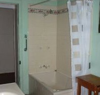 Harristown Guest Rooms - New Castle Holiday
