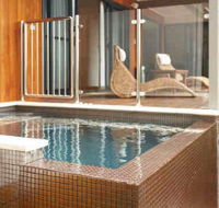 Chandeliers on Abbey - New Castle Holiday