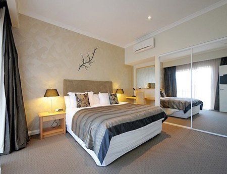 Burns Beach Bed And Breakfast - New Castle Holiday 3
