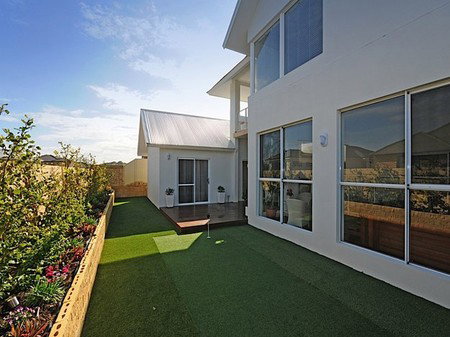 Burns Beach Bed And Breakfast - New Castle Holiday 5