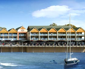 Quality Suites Crest Mandurah - New Castle Holiday 0