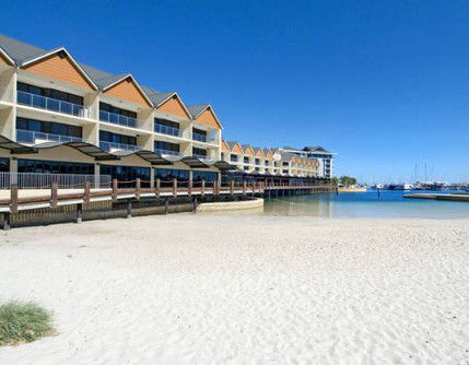 Quality Suites Crest Mandurah - New Castle Holiday 1