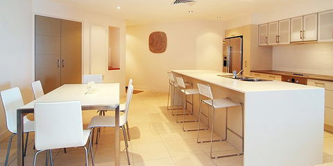 Coral Cove Apartments - New Castle Holiday 1