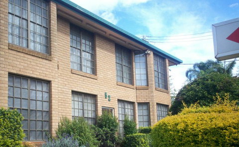 A Raceview Motor Inn - New Castle Holiday 4