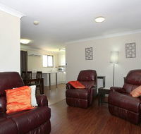 Clifford Gardens Motor Inn - New Castle Holiday