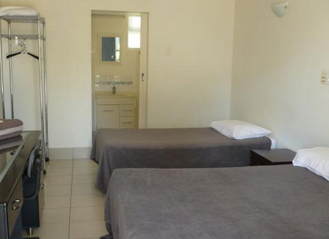 Black Marlin Motel - New Castle Holiday 3