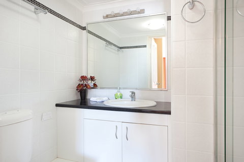 Apartment 27 Aristocrat Apartments - New Castle Holiday 7