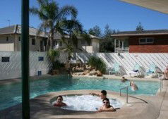 Burleigh Beach Tower - New Castle Holiday 1