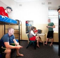 Maze Backpackers And Cb Hotel - New Castle Holiday