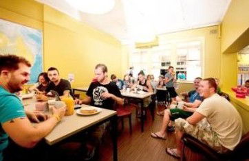 Maze Backpackers And Cb Hotel - New Castle Holiday 2