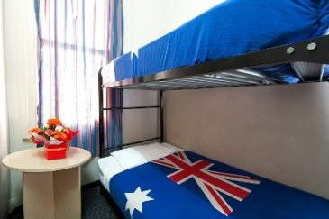 Maze Backpackers And Cb Hotel - New Castle Holiday 3