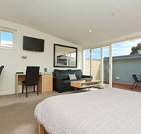 Sixty Two on Grey - New Castle Holiday