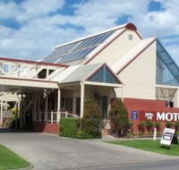 Riverboat Lodge Motor Inn - New Castle Holiday