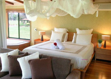 Lake Weyba Cottages - New Castle Holiday 1