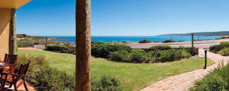 Canal Rocks Beachfront Apartments - New Castle Holiday 4
