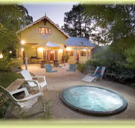 Jacaranda Cottage - New Castle Holiday