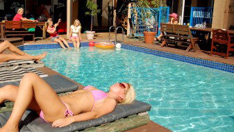 Surf N Sun Beachside Backpackers - New Castle Holiday 2