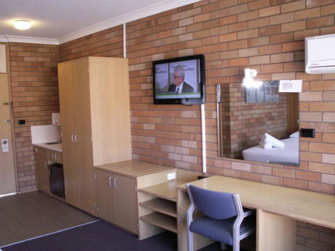 Court Street Motel - New Castle Holiday 4