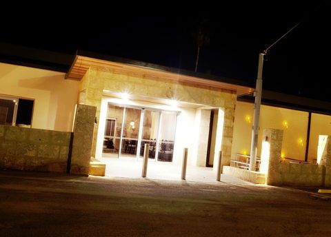Newman Hotel Motel - New Castle Holiday 4