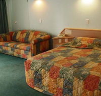 Runaway Bay Motor Inn - New Castle Holiday