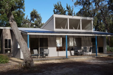 Wattle Point Waterfront Retreat - New Castle Holiday 1