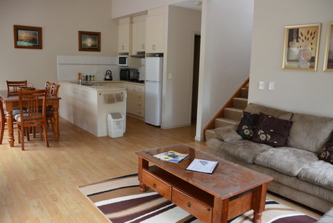 Wattle Point Waterfront Retreat - New Castle Holiday 4