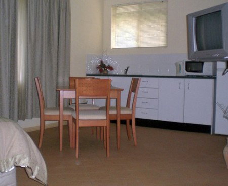 Neds Bed Horse O Tel - New Castle Holiday 3