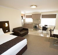 Country Comfort Premier Motel - New Castle Holiday
