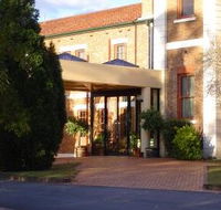 Monte Pio Motor Inn - New Castle Holiday