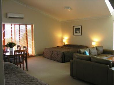 Banjo Paterson Inn - New Castle Holiday 2