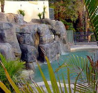 Crusoes Holiday Apartments - New Castle Holiday