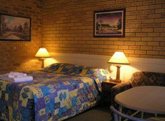 Blue Violet Motor Inn - New Castle Holiday 2