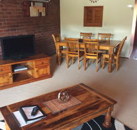 Cleveland Visitor Villas Motel  Shailer Park Garden Villas - New Castle Holiday