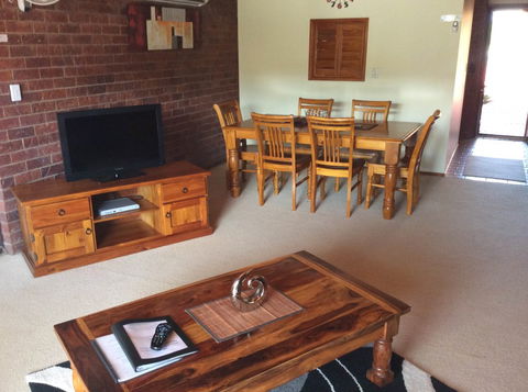 Cleveland Visitor Villas Motel & Shailer Park Garden Villas - New Castle Holiday 0