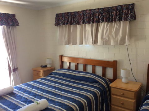 Cleveland Visitor Villas Motel & Shailer Park Garden Villas - New Castle Holiday 4