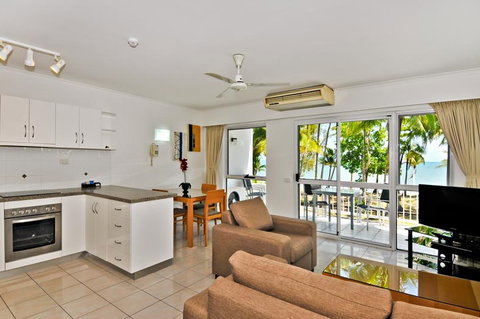 Agincourt Beachfront Apartments - New Castle Holiday 7