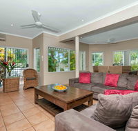 The Villas Palm Cove - New Castle Holiday