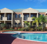 Country Comfort Inter City Perth Hotel  Apartments - New Castle Holiday