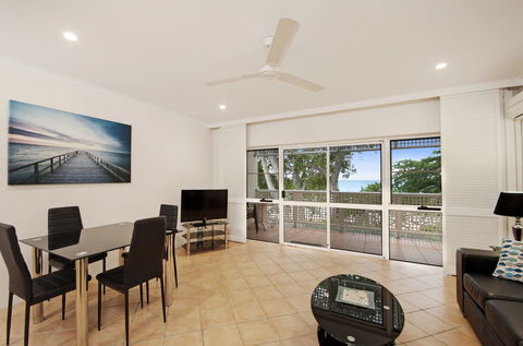 Marlin Waters Beachfront Apartments - New Castle Holiday 2
