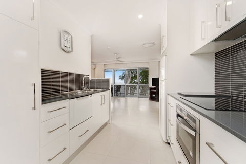 Marlin Waters Beachfront Apartments - New Castle Holiday 3
